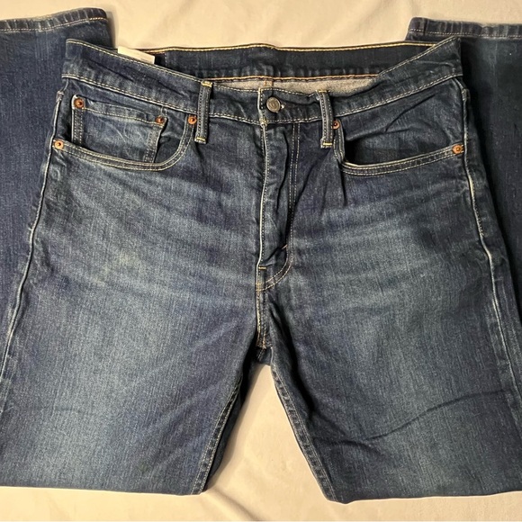 Levi's Relaxed Fit Medium Blue Jeans - Picture 1 of 6